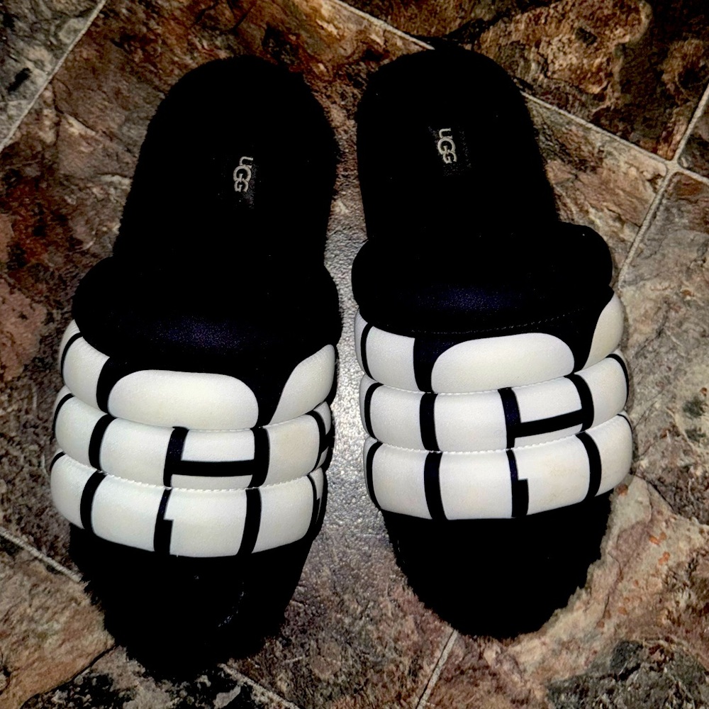 Black Platform Maxi Logo Ugg Slides